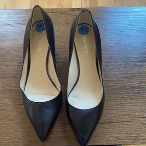 Low heel pumps
